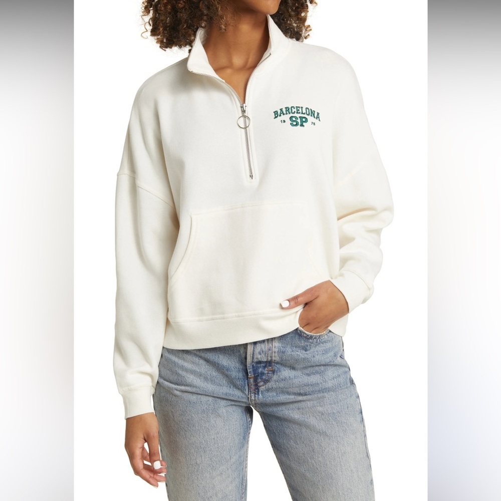 VINYL ICONS Embroidered Barcelona Half Zip Pullover